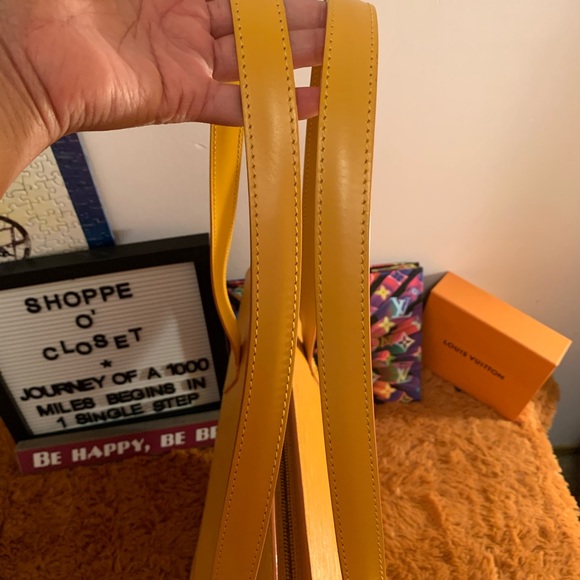 SOLD💯 Authentic LV St Jacques GM Yellow Epi leath - Picture 3 of 16